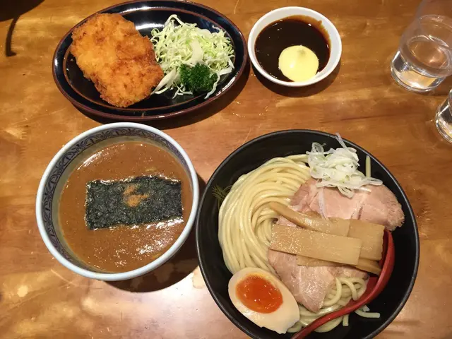 濃湯豚骨魚介沾麵加吉列豬扒