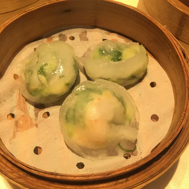 反而呢個老豆就自己夾多粒黎食，皮煙un👍🏻，蝦爽口，菜苗新鮮