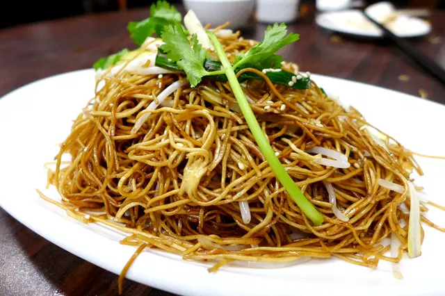 蟹油銀芽炒麵