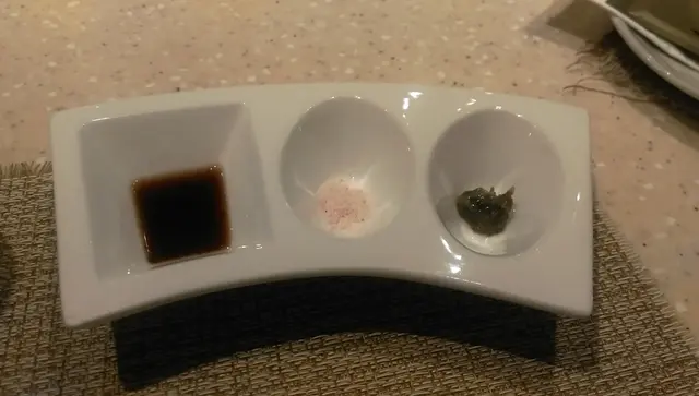 (左至右) 三款醬汁分別serve for 燒和牛肉、燒牛邊粒、燒蔬菜