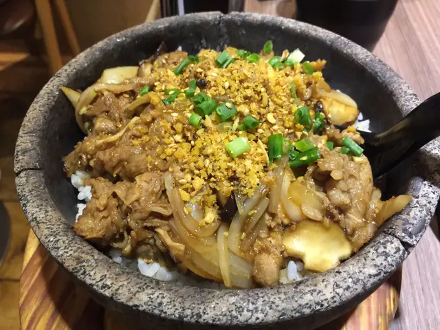 石鍋燒香蒜牛肉飯