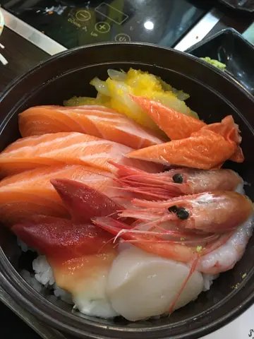 午餐鱼生饭