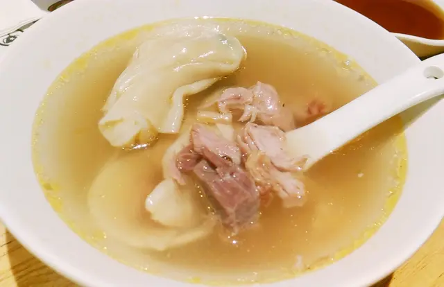 花膠螺頭干貝燉雲吞雞湯