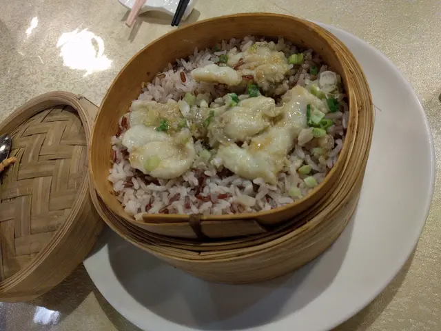 蒜蓉海斑片蒸鴛鴦荷葉飯