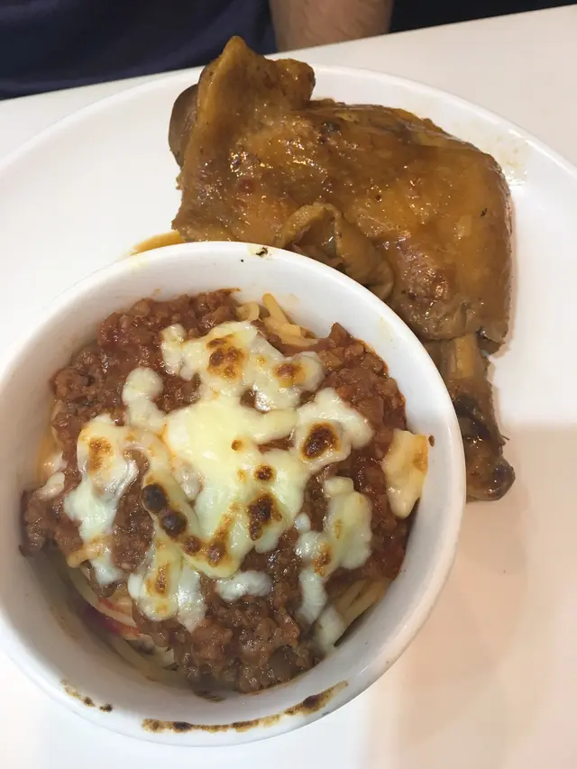 Q版肉醬意粉配滷水雞髀