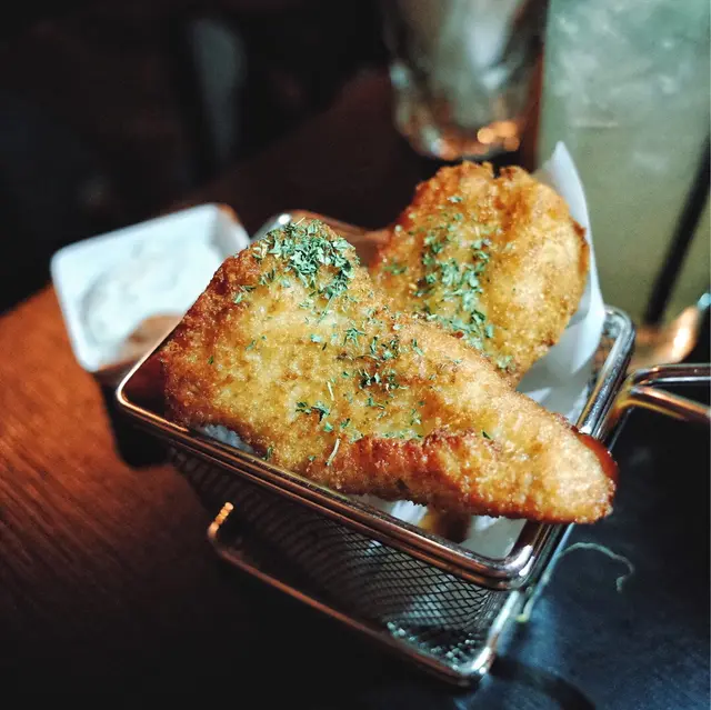 炸魚手指配黑松露醬