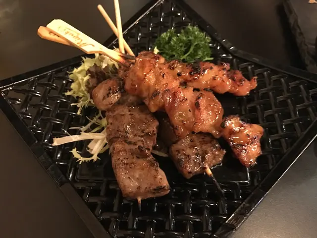 雞軟骨($20)、和牛串($30)