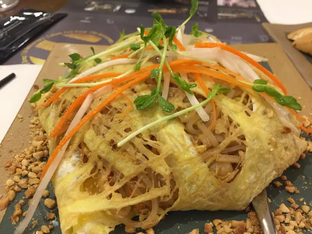 蛋網海鮮炒金邊粉