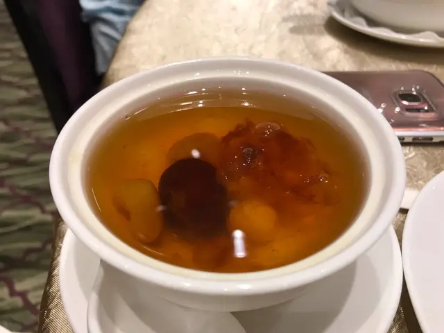 琥珀桃膠燉湘蓮（$54）
