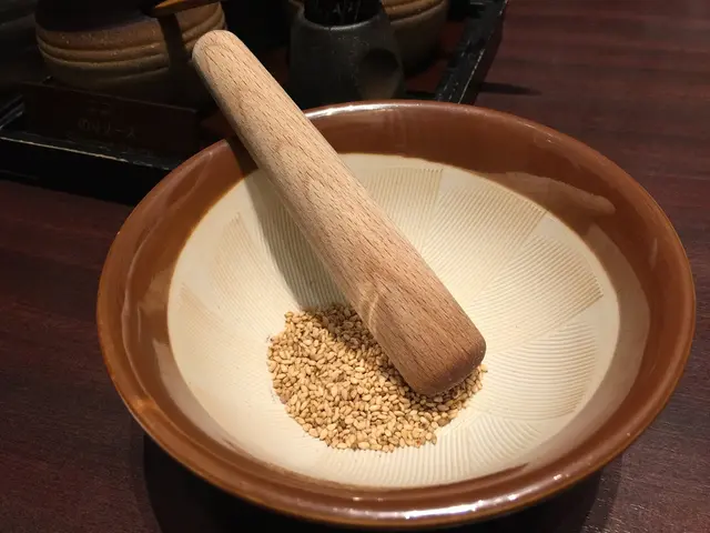 我們先磨白芝麻,以準備特調茨汁。