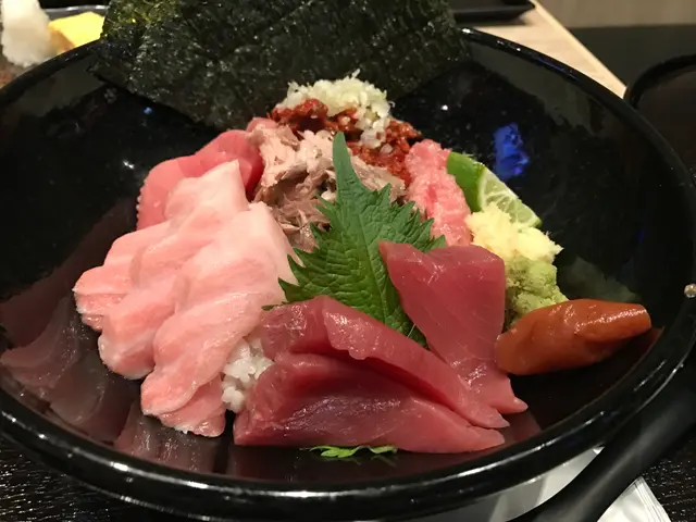 黑鮪吞拿魚丼