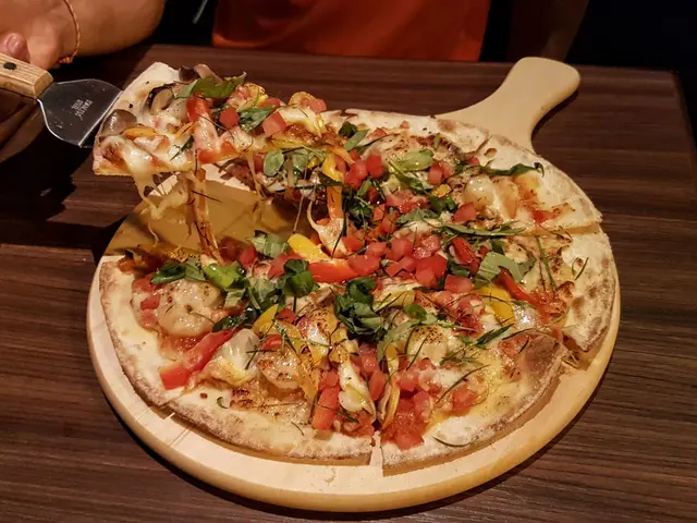 冬蔭功辣牛肉鮮蝦薄餅