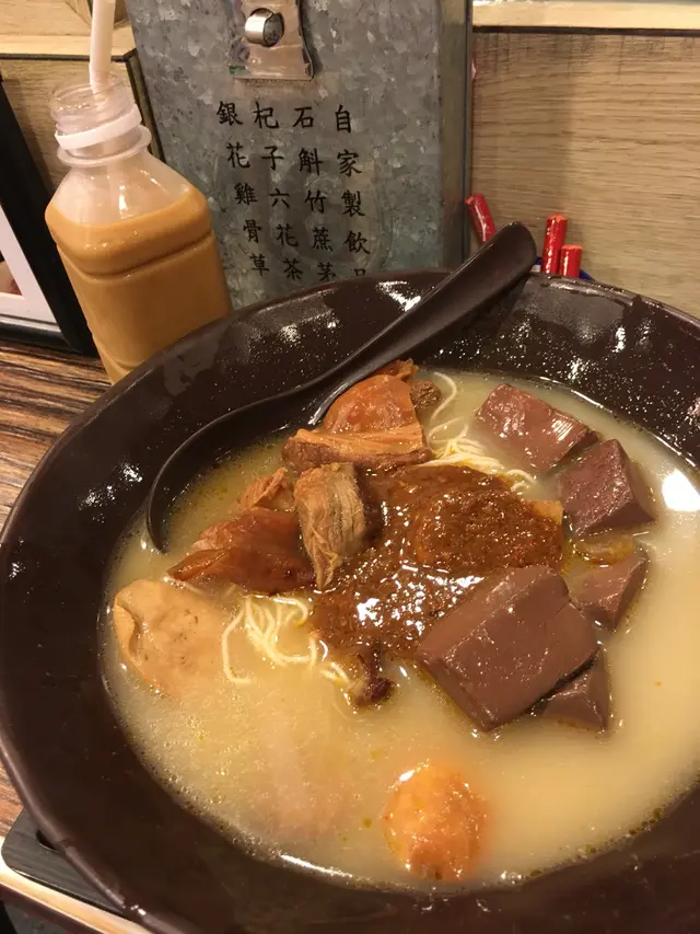 除了湯底外，其他材料亦一般，性價比不高