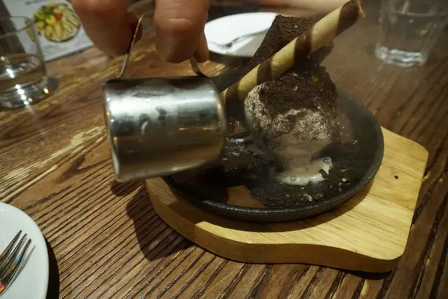 鐵板朱古力布朗尼伴雲呢拿雪糕