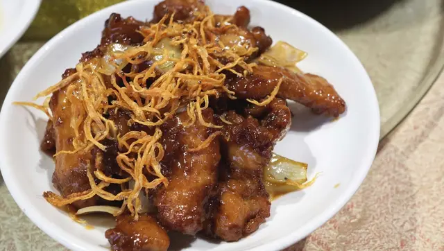 豬扒熱辣辣的呈上,香氣四溢非常有鑊氣,令人垂涎欲滴