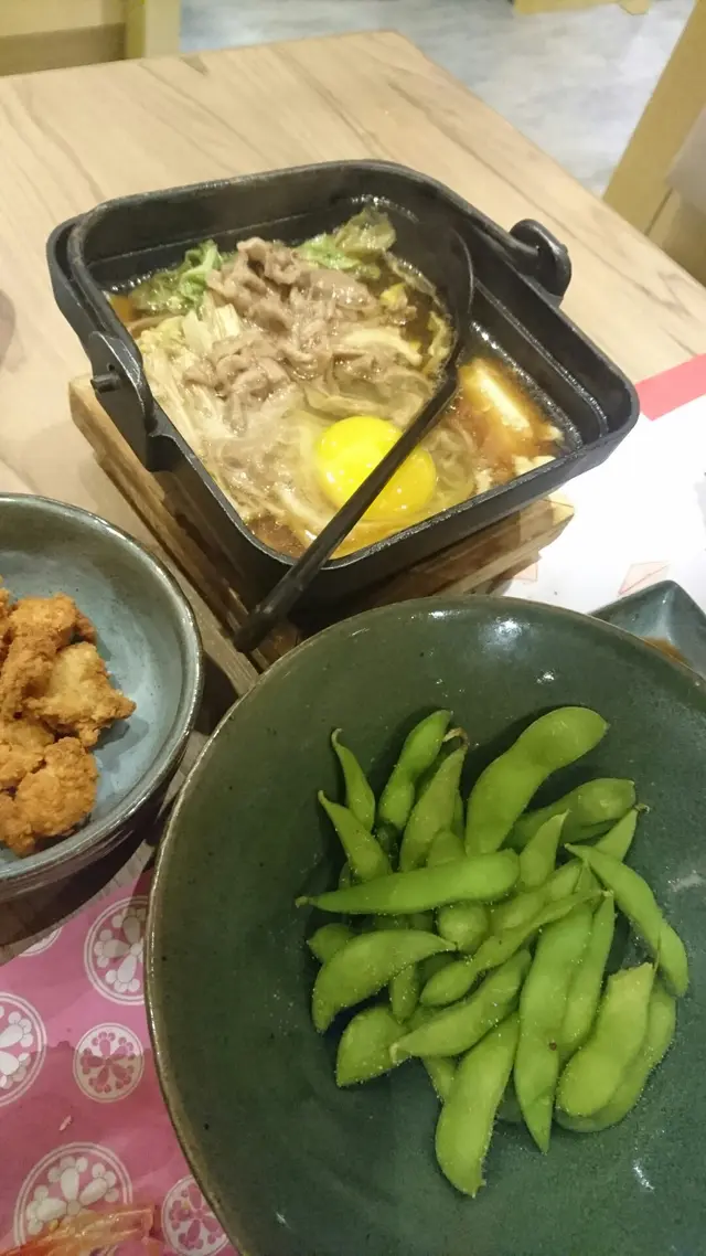 炸雞軟骨,枝豆,牛肉湯鍋