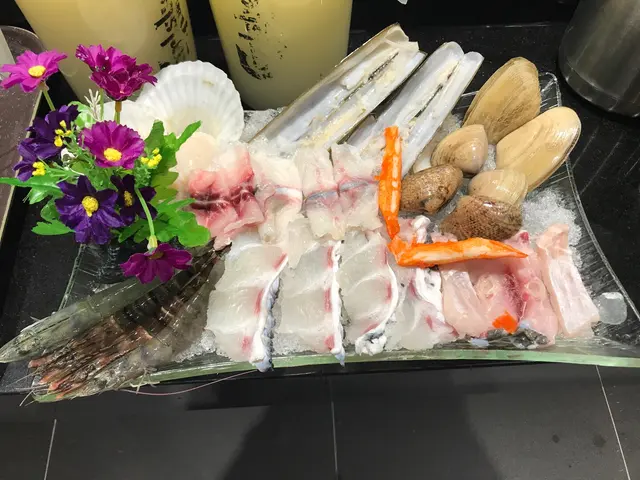 有三種🐟🐠竟然有龍躉;脆骨腩;鱔片,聖子,蜆類👍多款式及尚算新鮮😋