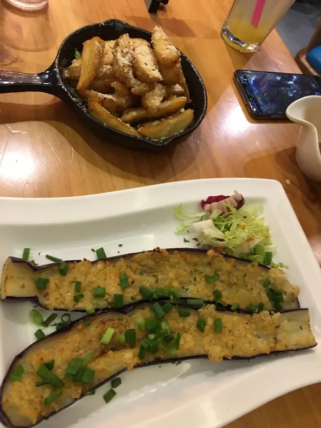 芝士凱撒薯皇、蒜燒  茄子
