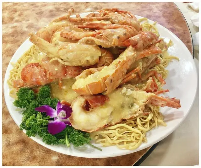 芝士焗龍蝦伊面底