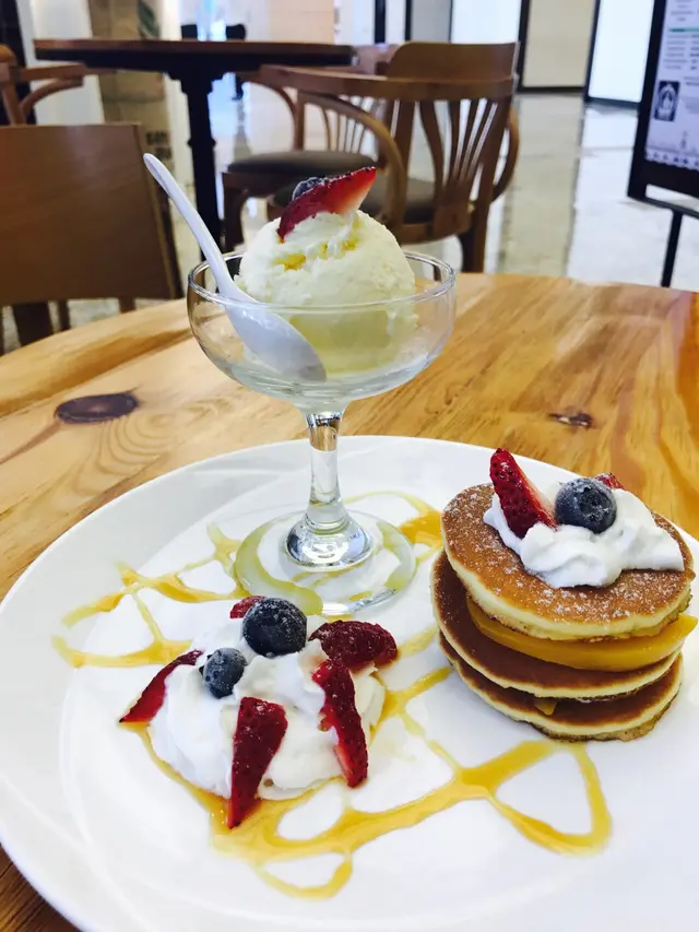 Pancakes  tea  set