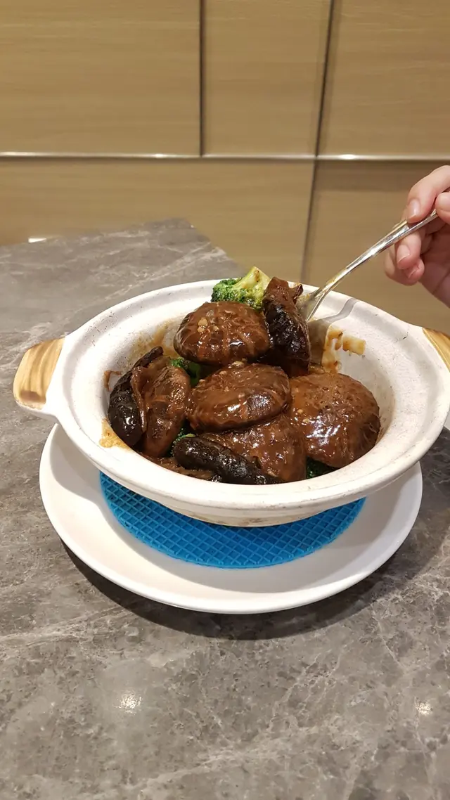 沙煲花菇西蘭花扣海參