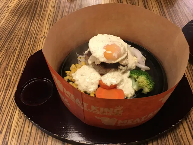 溫泉蛋他他汁漢堡扒