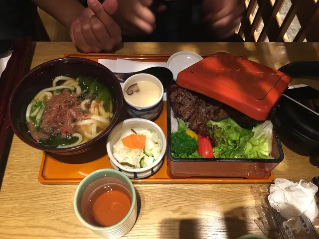 牛肉飯配烏冬