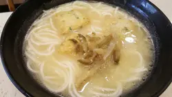 腐皮墨魚餅炸菜米線