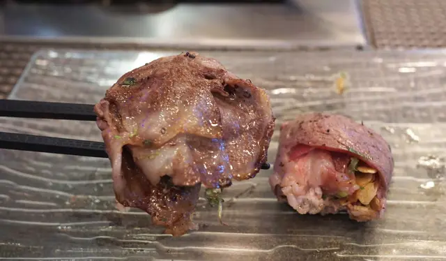 由外到內都充滿牛肉的油脂,香口到不得了