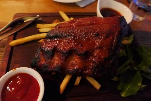醬燒豬肋骨配薯條