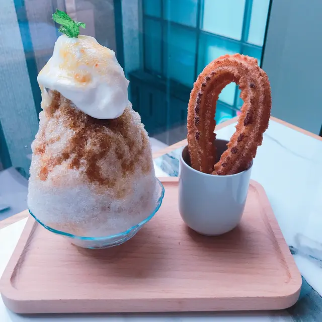 Creme  brulee  shaved  ice  with churros 