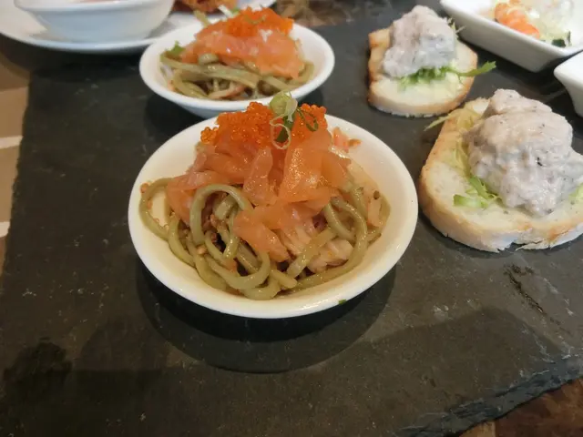 三文魚蟹籽抹茶蕎麥冷麵