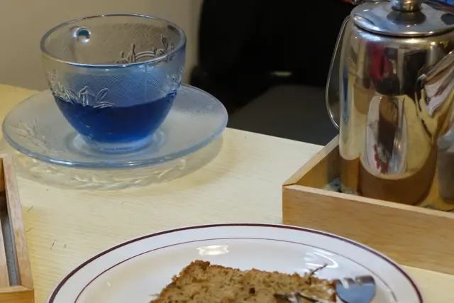 藍色的熱飲入口清淡如一般花茶的味道略帶微甘