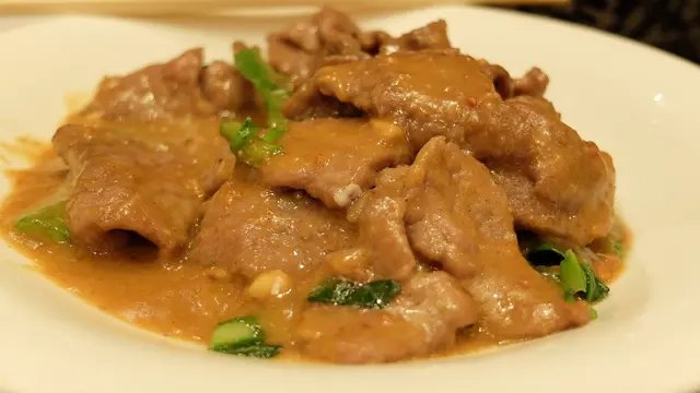 沙爹牛肉炒芥蘭