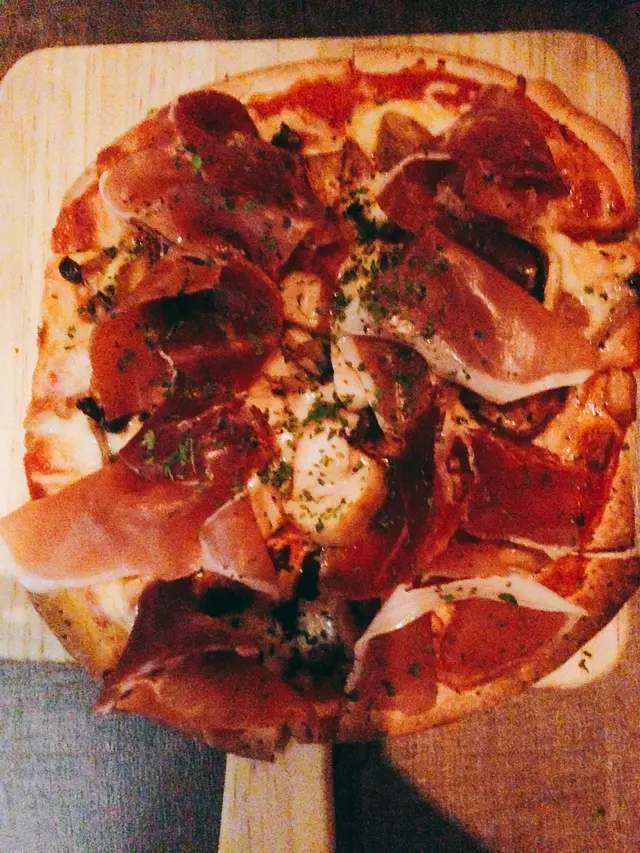 個Pizza 還可以，但比較乾身。