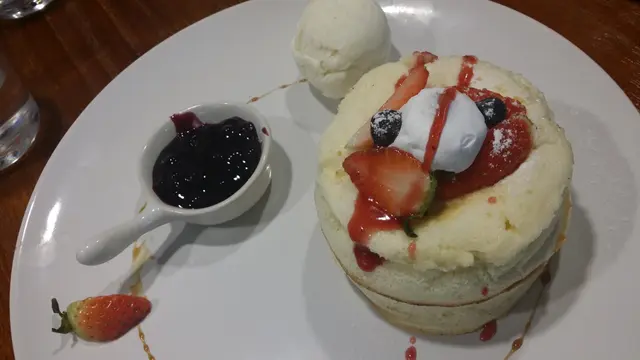 士多啤梨厚Pancake