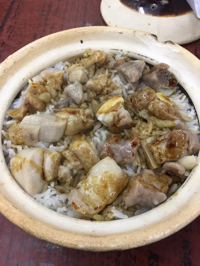 滑雞排骨煲仔飯
