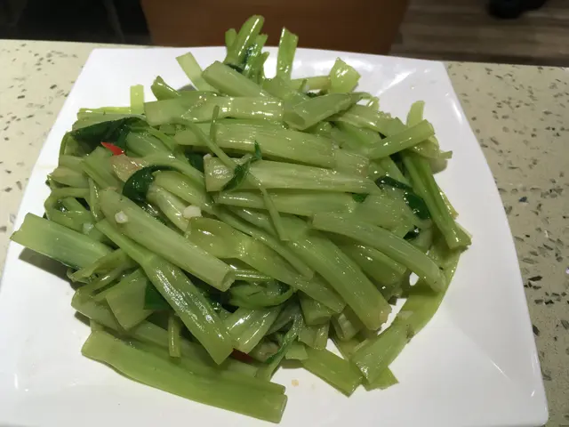 越簡單既餸菜就越難整得好食，呢碟炒通菜真係好食。最緊要新鮮既菜加上惹味既腐乳，絕對係晚飯首選。
