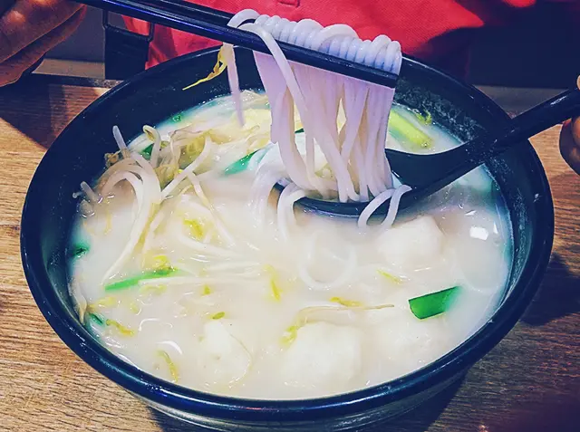 墨丸清湯米線