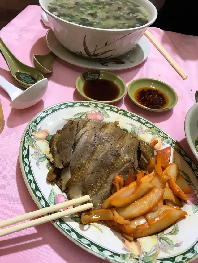 滷水鵝片拼墨魚