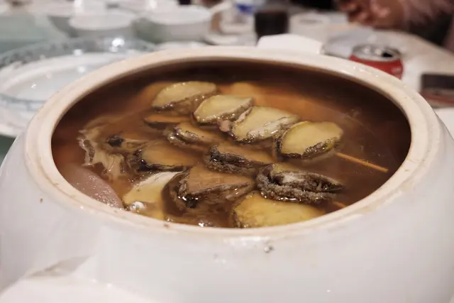 煲了八個小時，湯底超濃郁