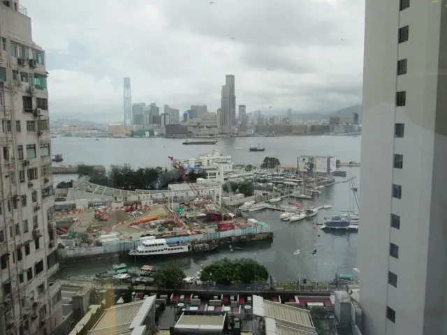 飽覽維港景色, 很舒服啊!