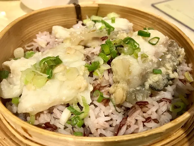 荷香蒜蓉海斑片籠蒸鴛鴦飯