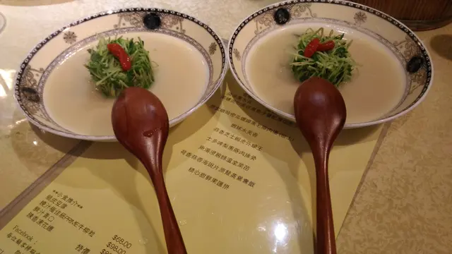 魚湯浸碧綠溫室菜苗