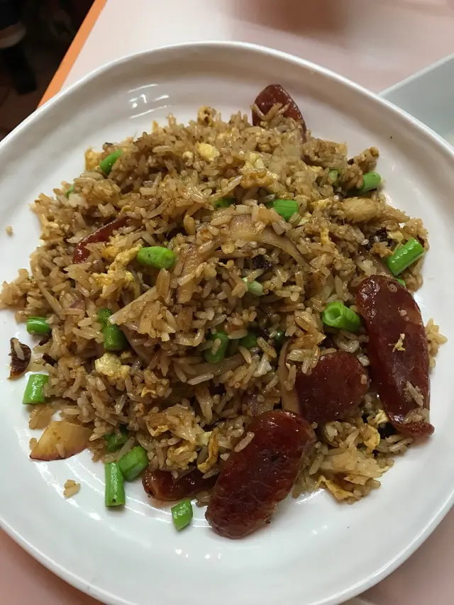 平時食一半已經飽到上心口    個臘腸烤過有d脆但偏硬 