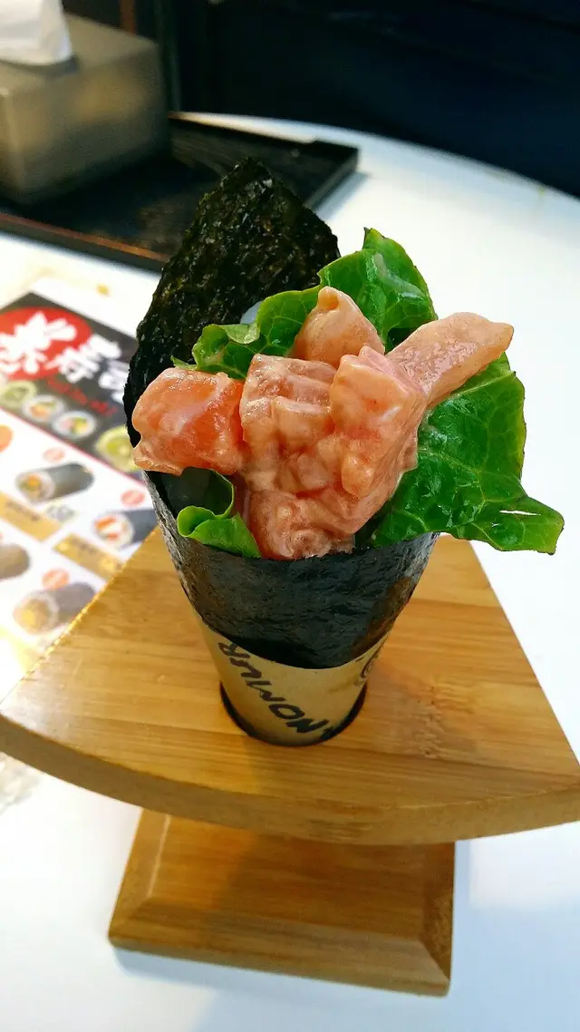 惠顧滿$25就可以+$1享用
三文魚poke用上特製醬汁去醃製 辣味沙律醬無搶去切粒肥厚三文魚原有嘅鮮味 反而令佢地更加惹味開胃
