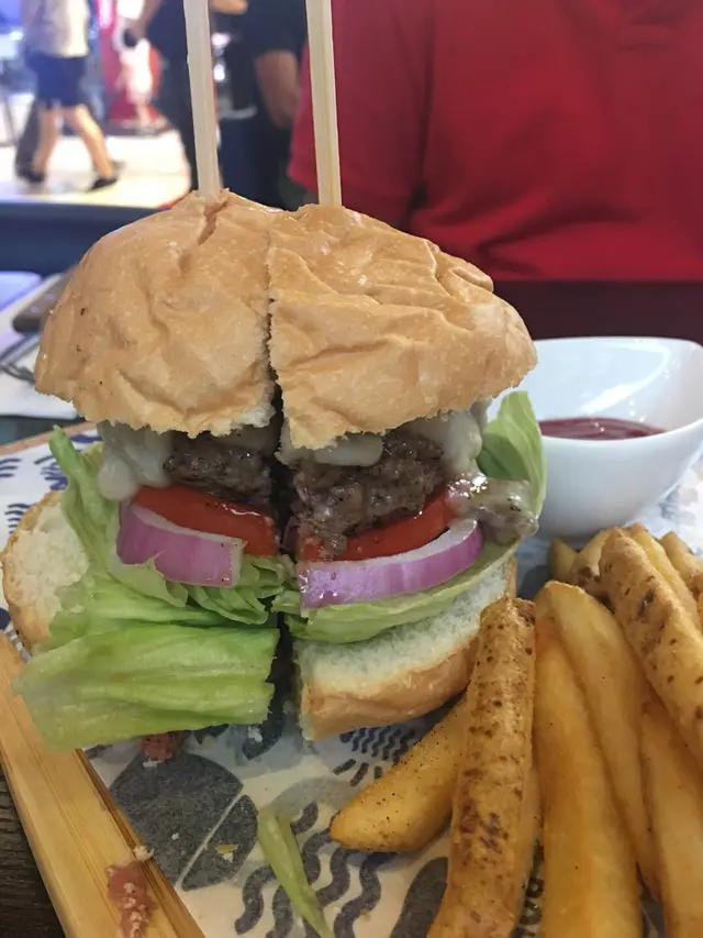 芝士蘑菇汁漢堡