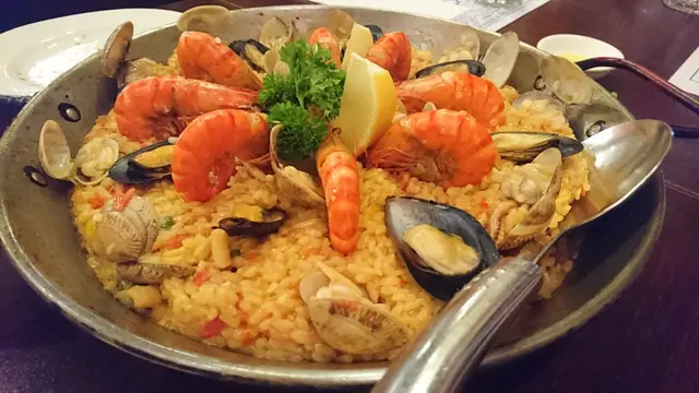 西班牙海鮮飯，4人用