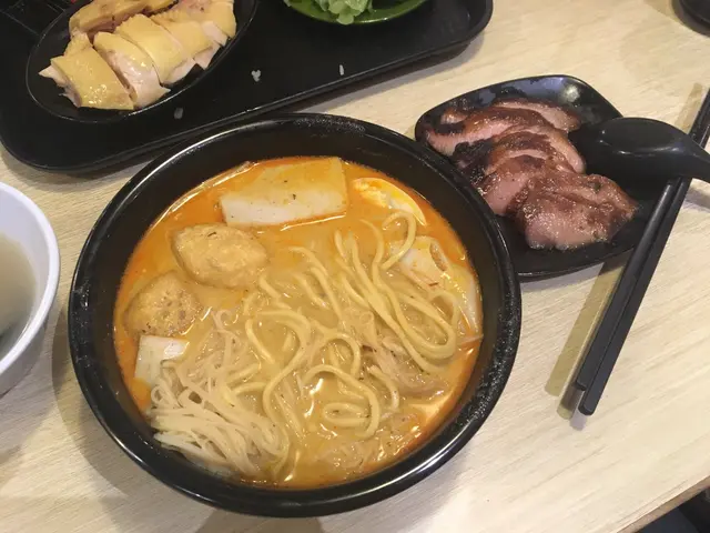 勁正必食,可兩溝米粉&油麵
