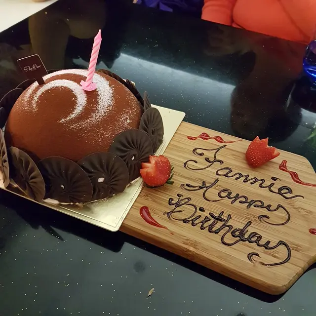 自備生日蛋糕，餐廳可寫字
